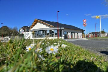 Vue du centre d'Argagnon, commune très rurale avec sa mairie